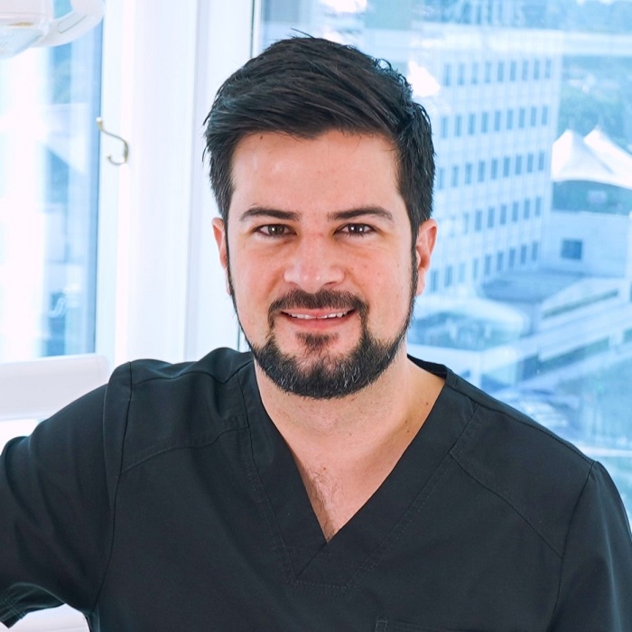 DENTIST & IMPLANTS